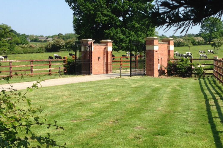Bonehill Farm - Image 3 - UK Tourism Online