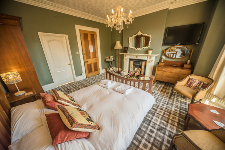 Compton House Guest House - Image 2 - UK Tourism Online