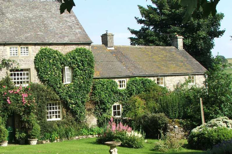 Dovedale Cottages - Image 1 - UK Tourism Online