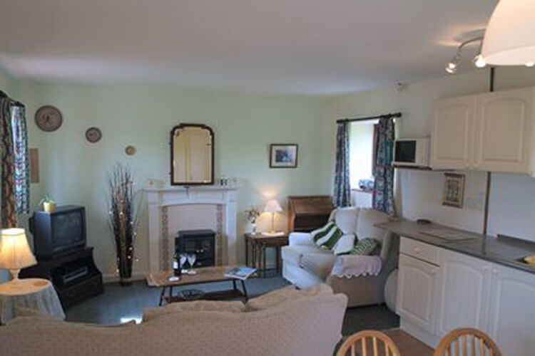 Hall Farm Cottages - Image 2 - UK Tourism Online