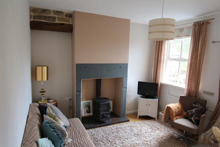 Hillside Cottage - Image 2 - UK Tourism Online