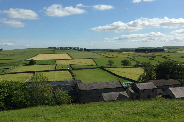 Littonfields Barn - Image 1 - UK Tourism Online