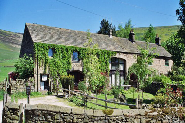 Ollerbrook Barn - Image 1 - UK Tourism Online