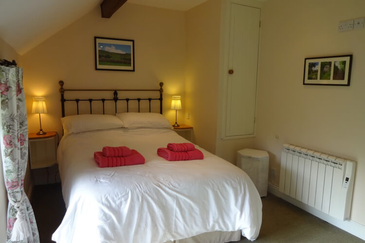 Ollerbrook Farm Cottages - Image 4 - UK Tourism Online