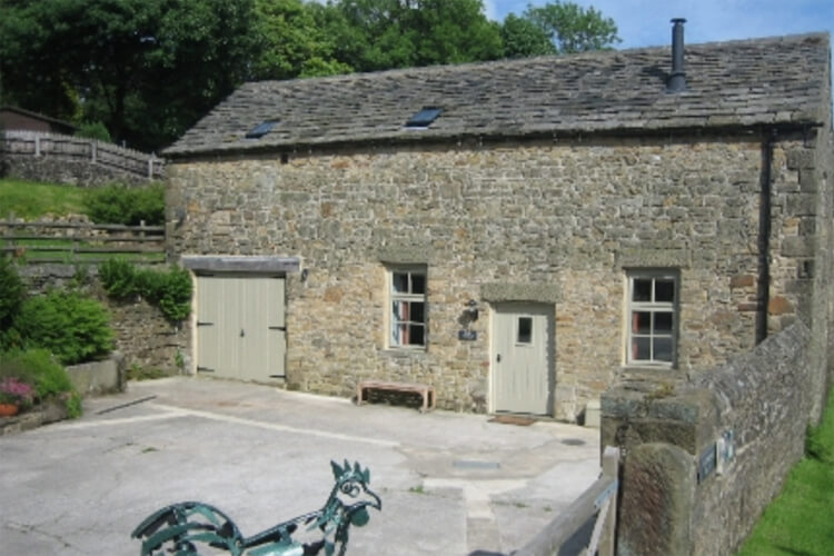 The Hayloft, Eyam - Image 1 - UK Tourism Online