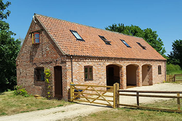 Hilltop Barn - Image 1 - UK Tourism Online