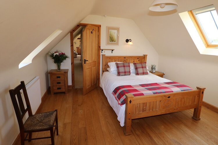 Hilltop Barn - Image 3 - UK Tourism Online