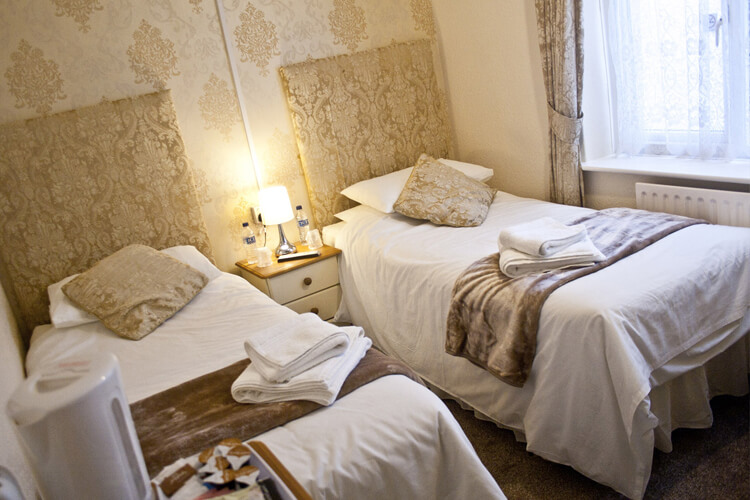 Ivernia Hotel - Image 2 - UK Tourism Online