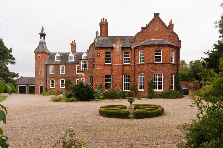 Skendleby Hall - Image 1 - UK Tourism Online