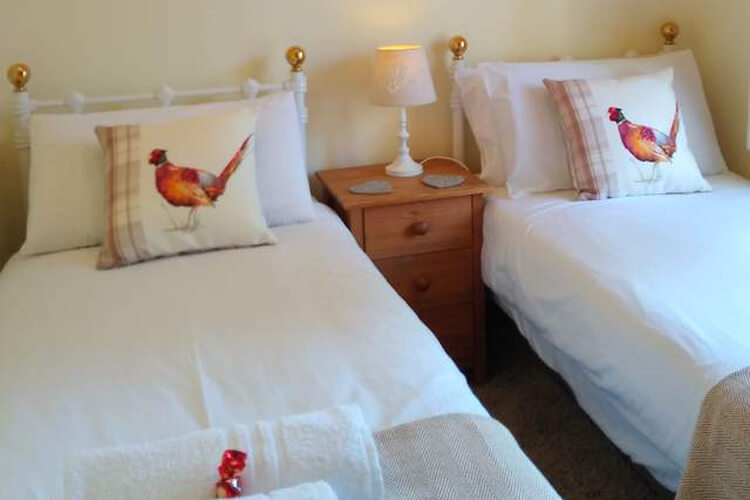 Sunflower Holiday Cottage - Image 4 - UK Tourism Online