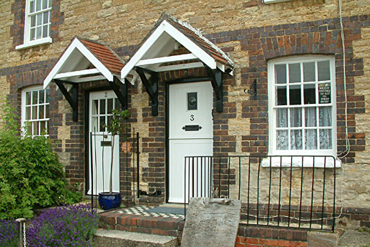 Stoke Bruerne Cottages - Image 1 - UK Tourism Online