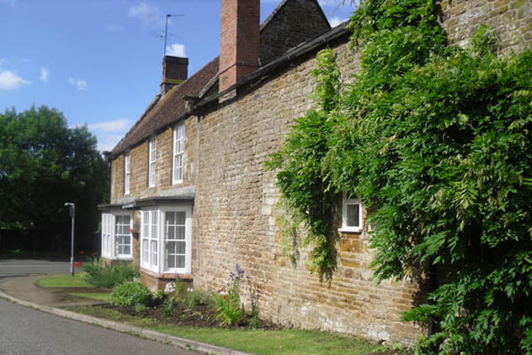 Foxhall Farmhouse - Image 1 - UK Tourism Online