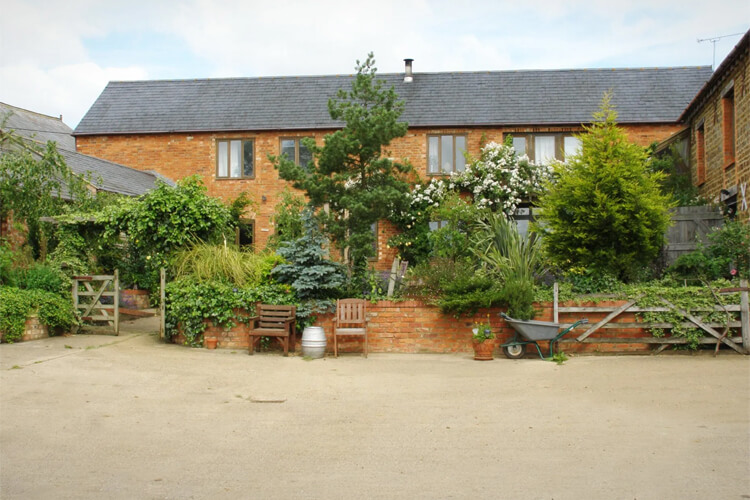 Rignall Farm Motel Bed and Breakfast - Image 1 - UK Tourism Online