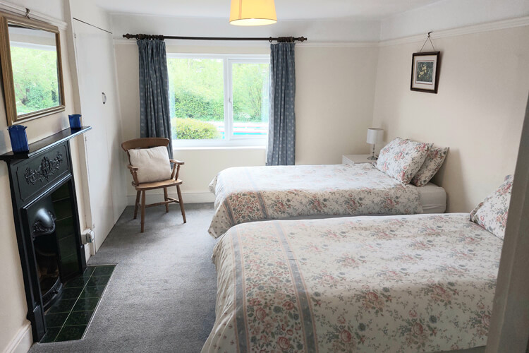 Waterside Cottage - Image 4 - UK Tourism Online