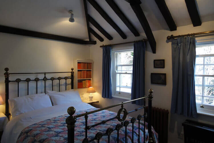 Cathedral House Self Catering - Image 1 - UK Tourism Online