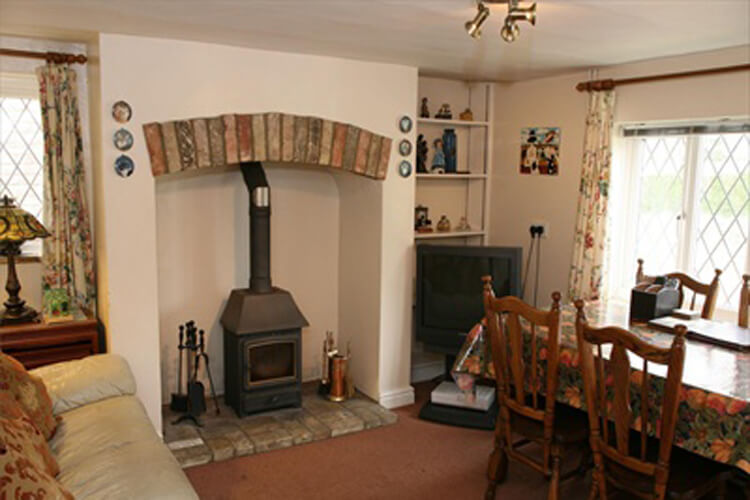 Hilary's Cottage - Image 2 - UK Tourism Online