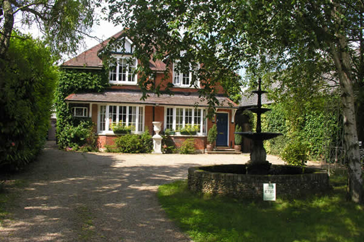 Frasers Guest House - Image 1 - UK Tourism Online