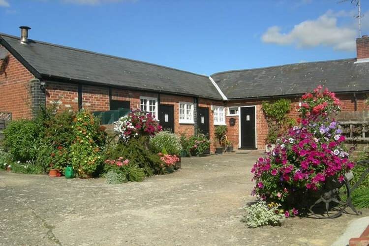 Walpole Farmhouse - Image 1 - UK Tourism Online