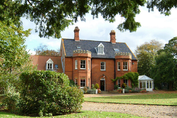 Blakeney House - Image 1 - UK Tourism Online