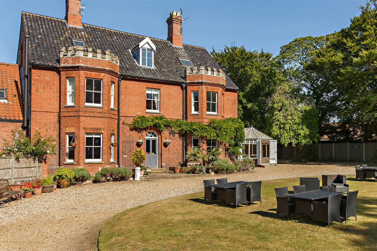 Blakeney House - Image 1 - UK Tourism Online