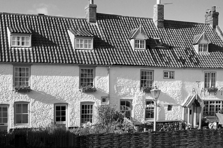 Brig Square Holiday Cottages - Image 1 - UK Tourism Online