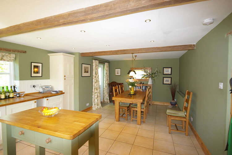 Castaway Cottage - Image 2 - UK Tourism Online