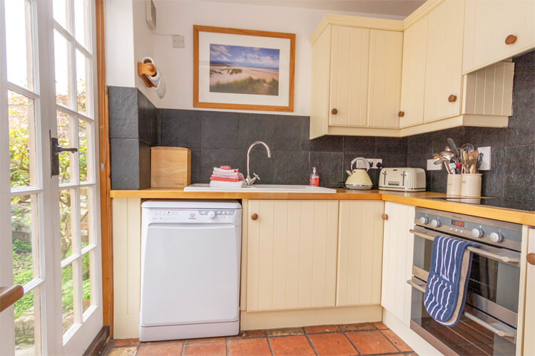 Chantry Cottage - Image 2 - UK Tourism Online