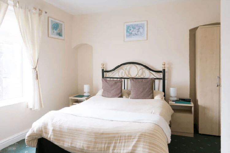 Hadleigh Holiday Suites - Image 4 - UK Tourism Online