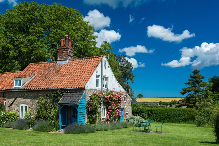 Hindringham Hall Cottages & Gardens - Image 1 - UK Tourism Online