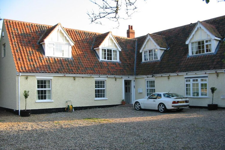 Home Farm Cottage Guest House - Image 1 - UK Tourism Online