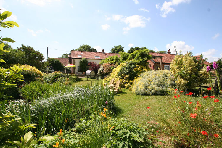 Olde Farm Holiday Cottage - Image 1 - UK Tourism Online