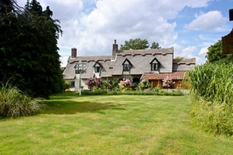The Thatched House - Image 1 - UK Tourism Online
