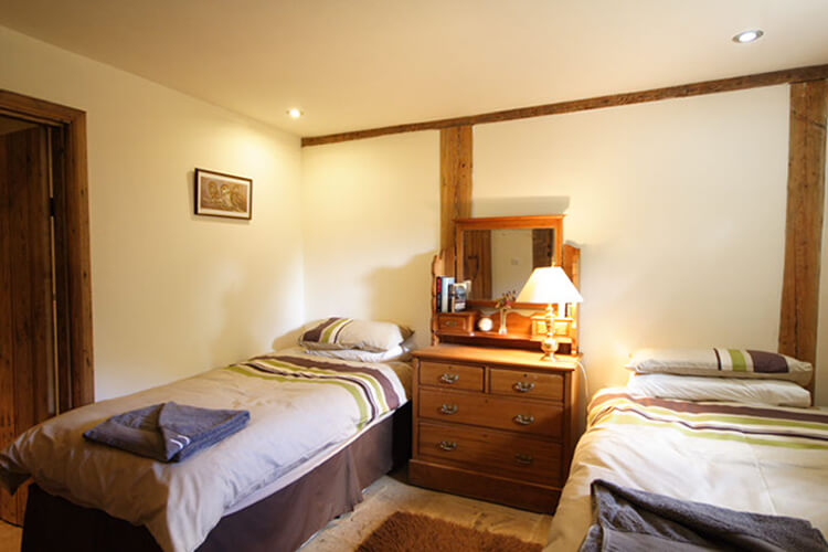 Camps Heath Barn - Image 5 - UK Tourism Online