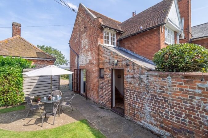 Honeypot Cottage Thumbnail | Felixstowe - Suffolk | UK Tourism Online