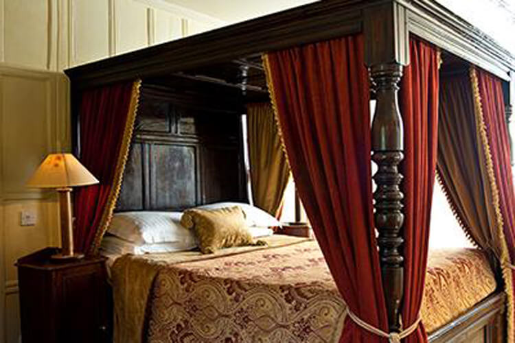 Ravenwood Hall Hotel - Image 1 - UK Tourism Online