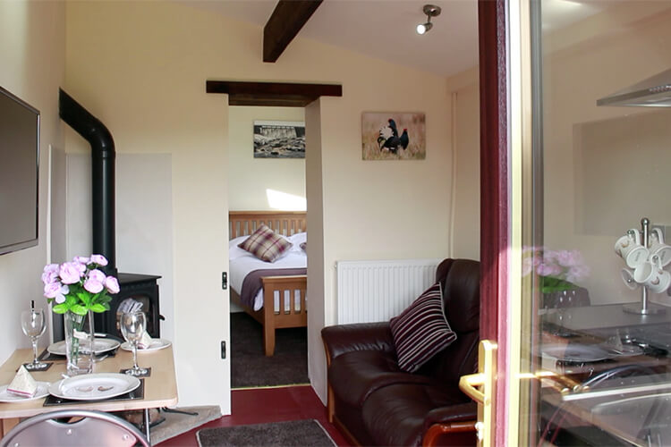 Leekworth Caravan Park Shepherds Cottage - Image 3 - UK Tourism Online