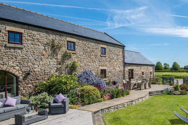 Mill Granary Cottages and Shepherd’s Hut - Image 1 - UK Tourism Online