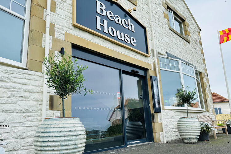 Beach House Hotel - Image 1 - UK Tourism Online