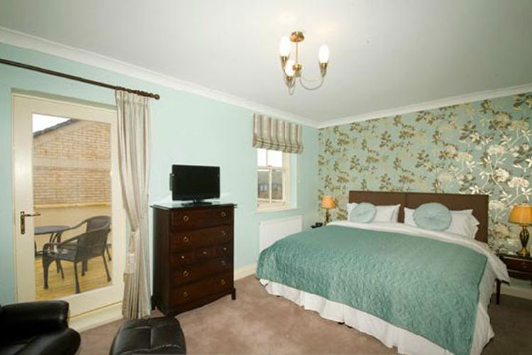 Bow House Guest House - Image 1 - UK Tourism Online