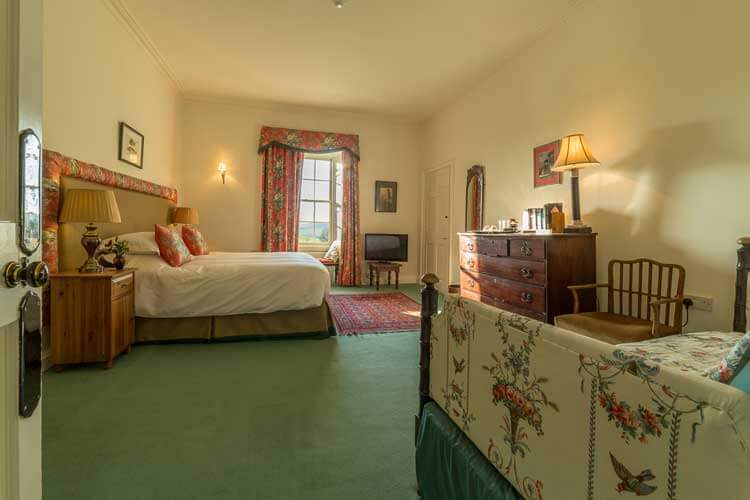 Budle Hall Bed and Breakfast - Image 3 - UK Tourism Online