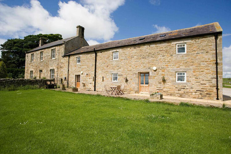 Carr Edge Farmhouse - Image 1 - UK Tourism Online