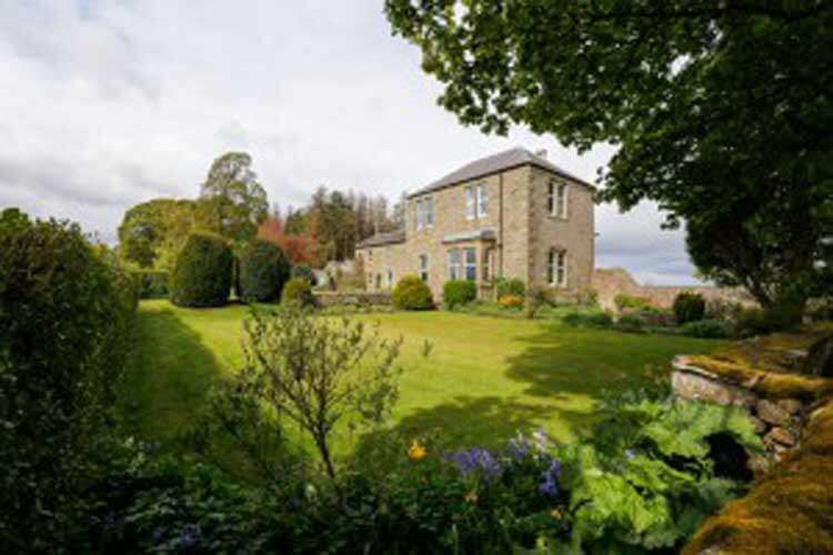 Dunns Houses Farmhouse Bed & Breakfast - Image 1 - UK Tourism Online