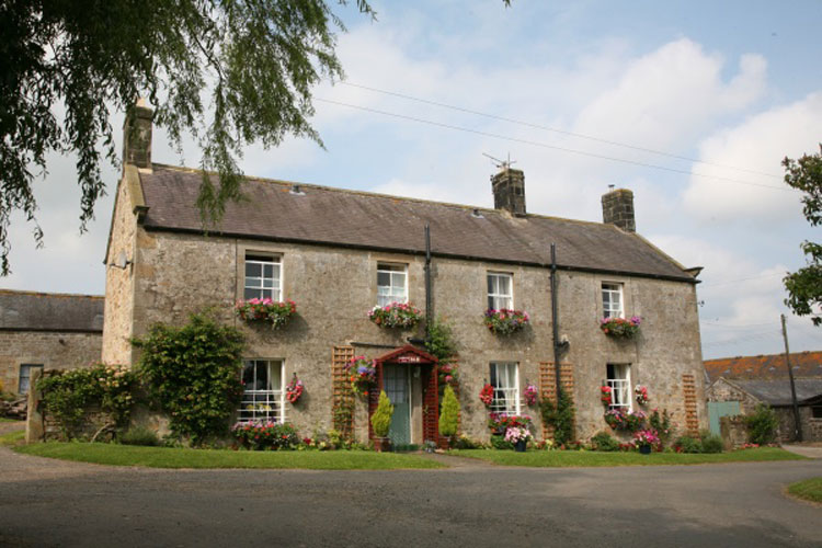 Hallbarns Farmhouse Bed & Breakfast - Image 1 - UK Tourism Online