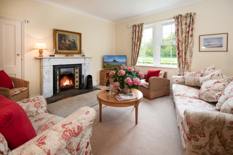 Outchester & Ross Farm Cottages - Image 2 - UK Tourism Online