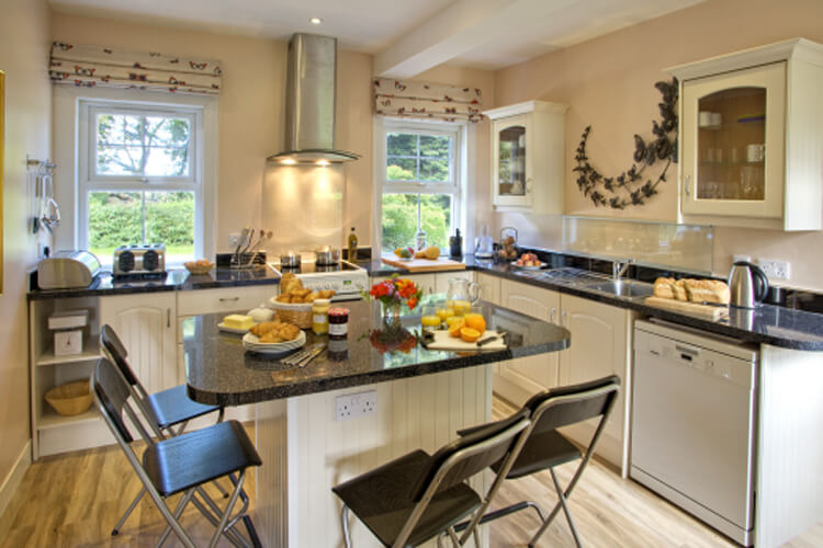 Outchester & Ross Farm Cottages - Image 3 - UK Tourism Online