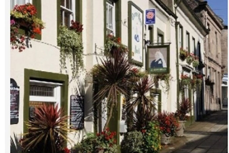 Queens Head Hotel & Restaurant - Image 1 - UK Tourism Online