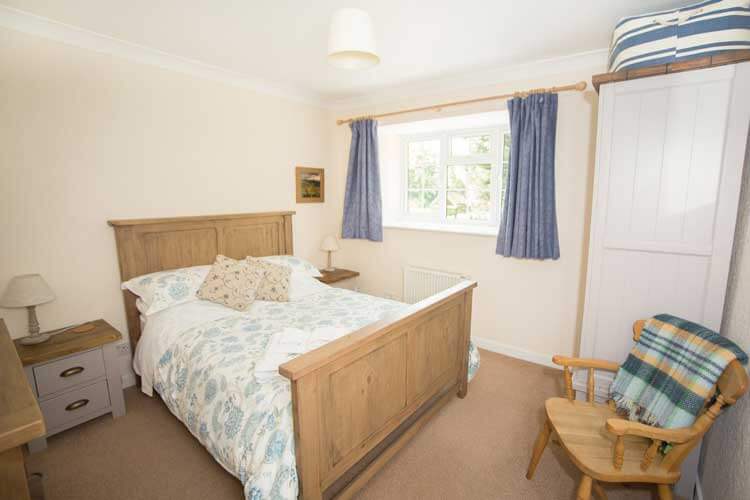 Stable Cottage & Hideaway Huts - Image 3 - UK Tourism Online