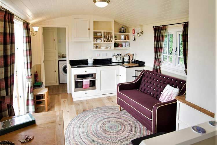 Stable Cottage & Hideaway Huts - Image 4 - UK Tourism Online
