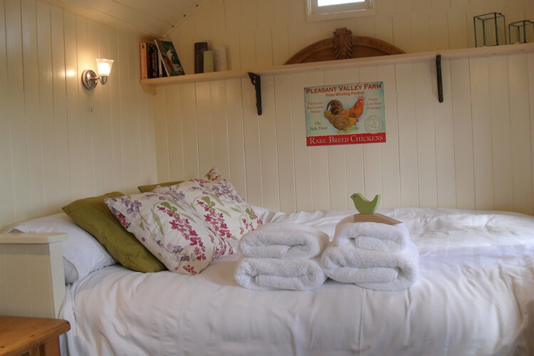 The Shepherds Hut - Image 2 - UK Tourism Online