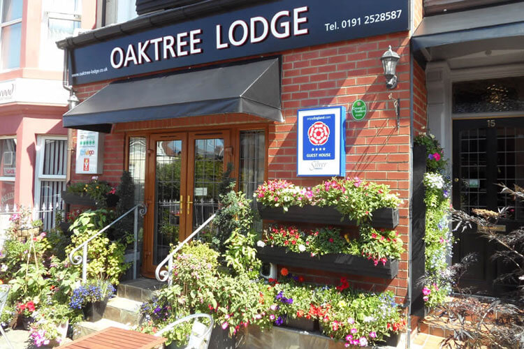 The Oaktree Lodge - Image 1 - UK Tourism Online